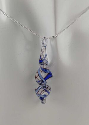 Kette mit Anhänger blau weiß