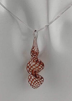 Kette mit Anhänger rot schwarz