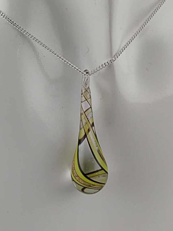 Kette mit Anhänger gelb schwarz gold