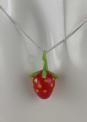 Kette mit Anhänger Erdbeere