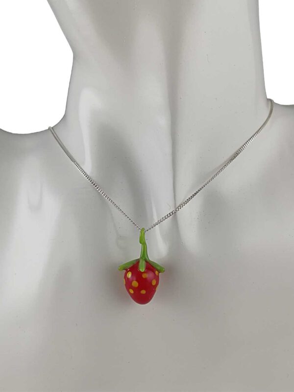 Kette mit Anhänger Erdbeere