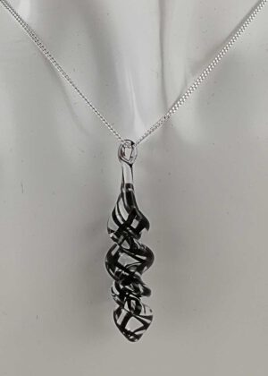 Kette mit Anhänger kristall schwarz