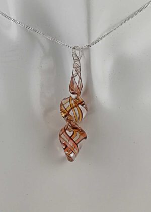 Kette mit Anhänger rot schwarz gold