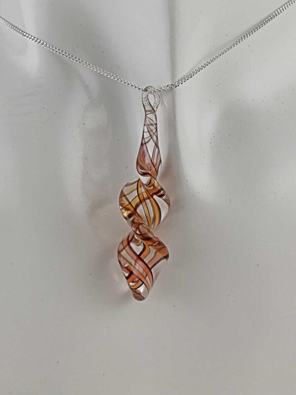 Kette mit Anhänger rot schwarz gold