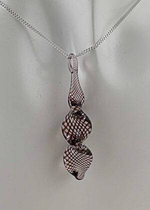 Kette mit Anhänger schwarz gestreift