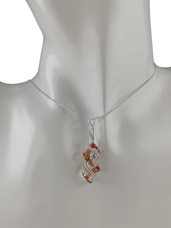 Kette mit Anhänger rot weiß gestreift