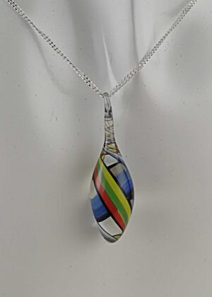 Kette mit Anhänger bunt gestreift