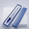 Handgefertigter Glasschreiber aus Lauschaer Glas mit blauem Faden und kobaltblauer Spitze in Geschenkbox